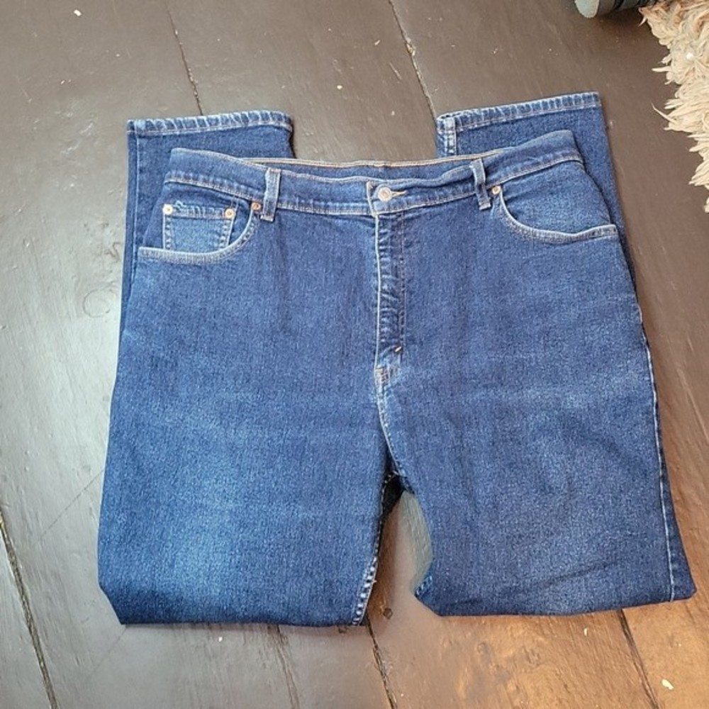 Levi's 550 Jeans -Size 18 - Medium wash